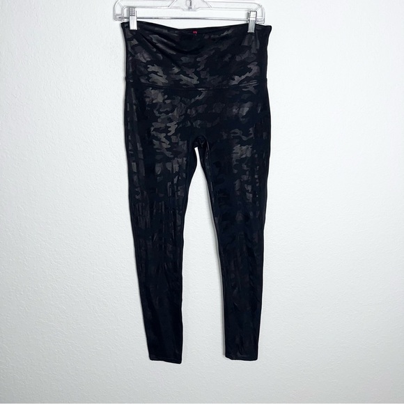 Spanx Leggings Womens XL Camo Faux Leather Matte Shine Shaping High Rise B28 - Picture 2 of 9